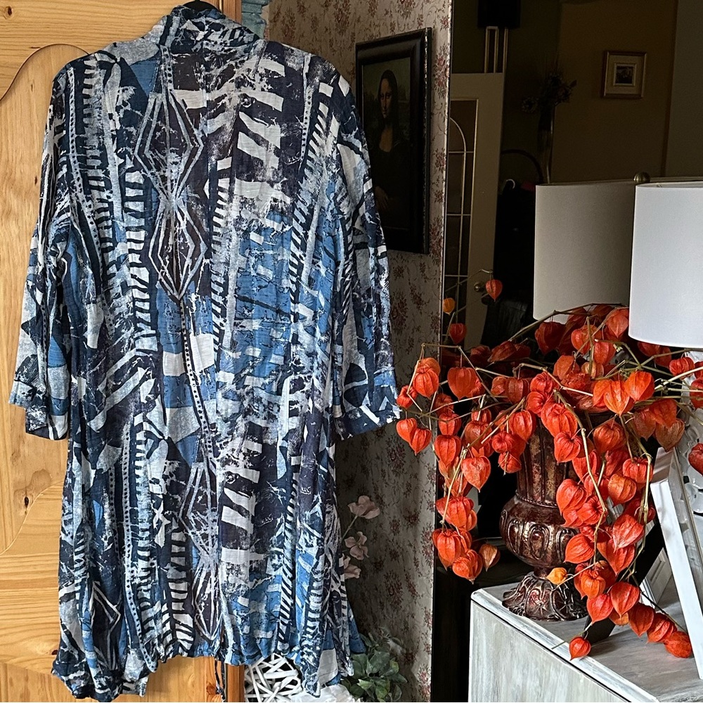 Erfo Abstract Blue and Gray Women's cover $50, size 12-14, med/large, pull hem